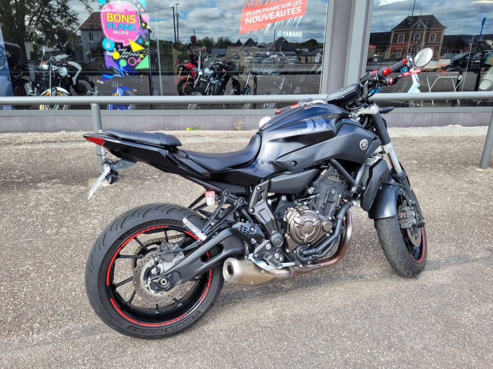 YAMAHA MT-07 (47.5CV) 3