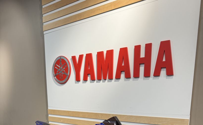 YAMAHA YZF 1000 R1 2