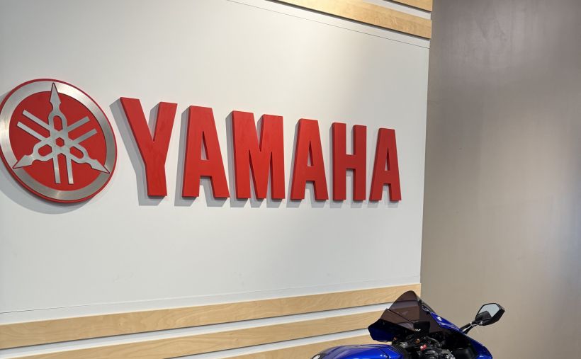 YAMAHA YZF 1000 R1 3