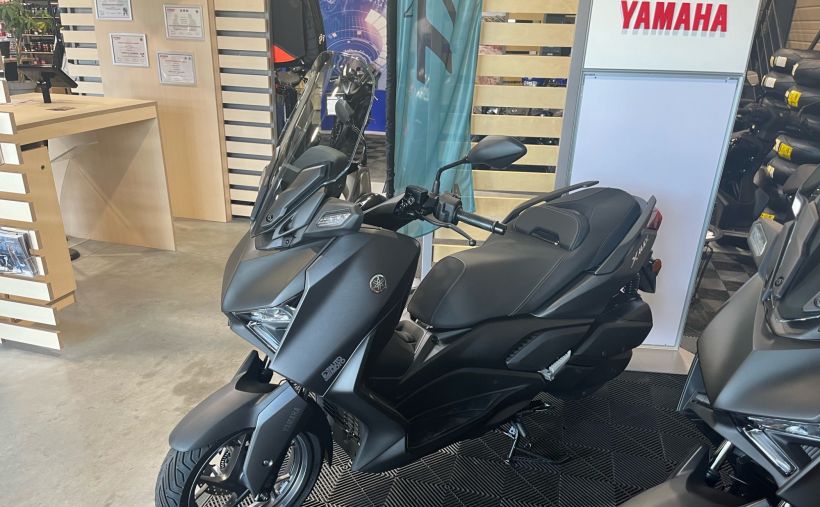 YAMAHA XMAX 300 0