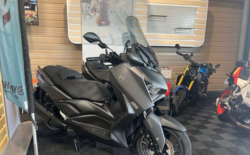 YAMAHA XMAX 300 2