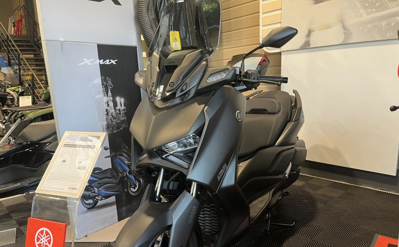 YAMAHA XMAX 300 0