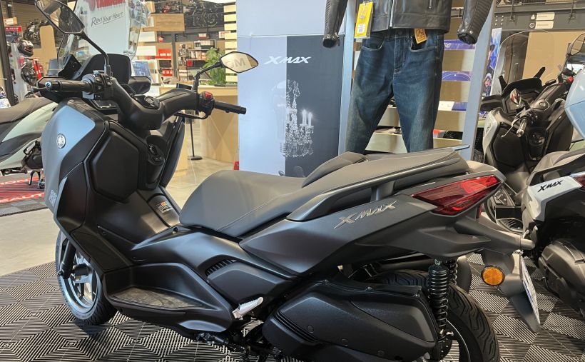 YAMAHA XMAX 300 10