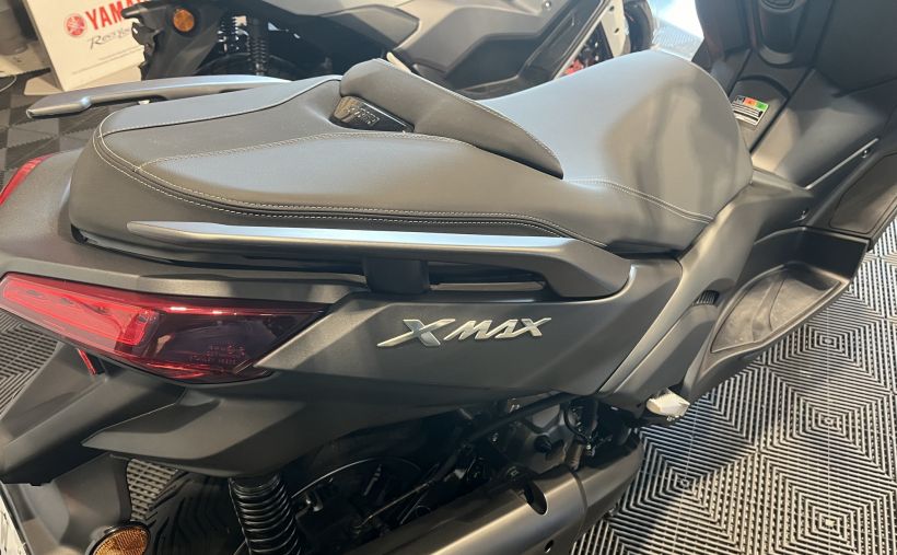 YAMAHA XMAX 300 15