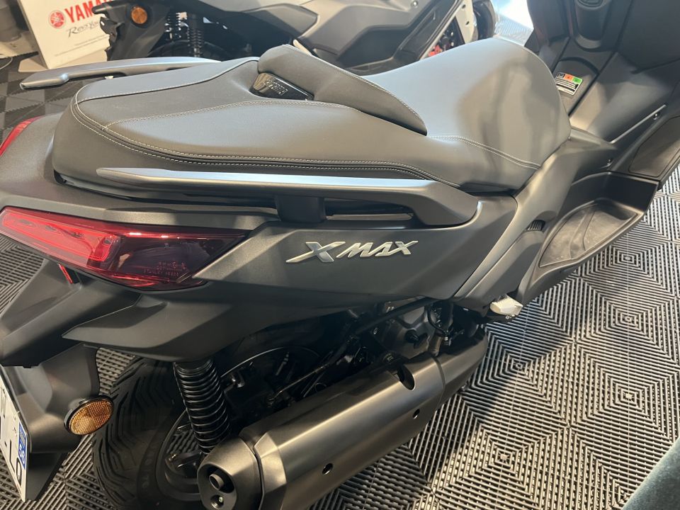 YAMAHA XMAX 300 15