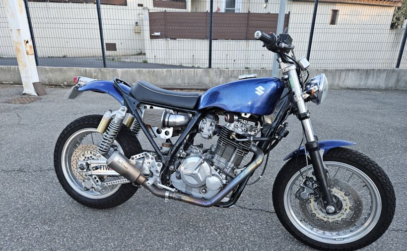 SUZUKI DR 750 0