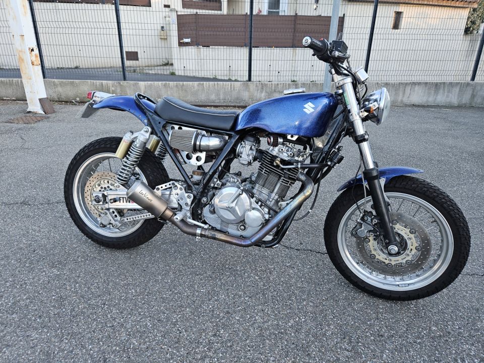SUZUKI DR 750 0
