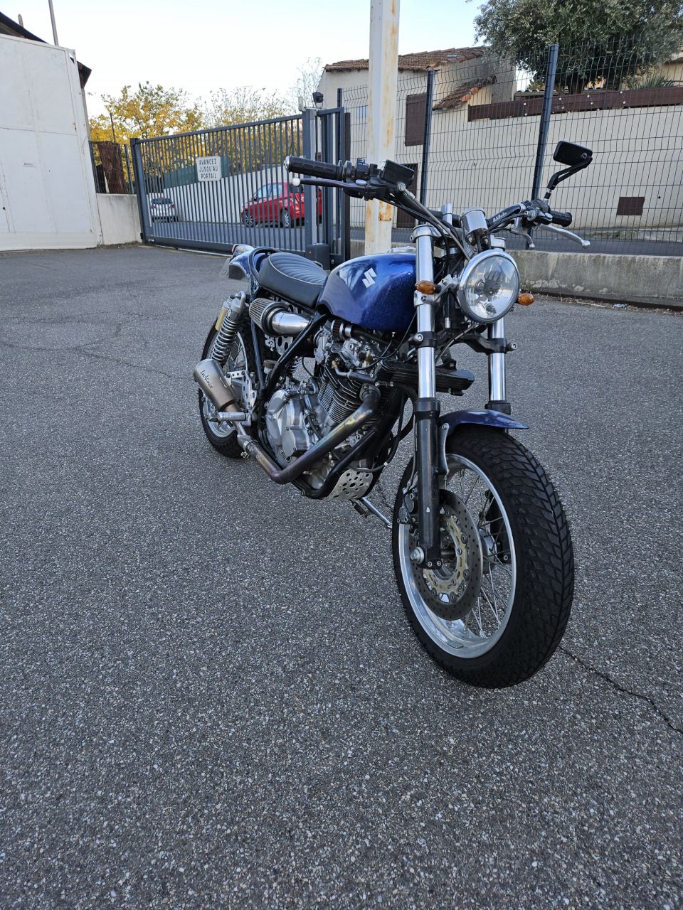 SUZUKI DR 750 2