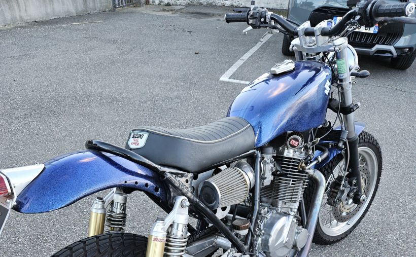 SUZUKI DR 750 4