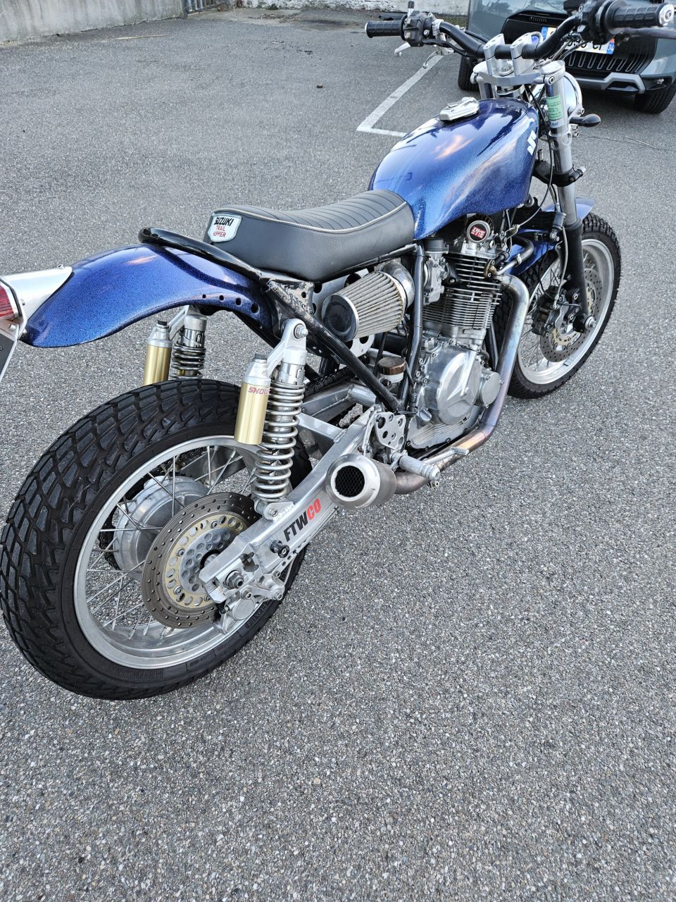 SUZUKI DR 750 8