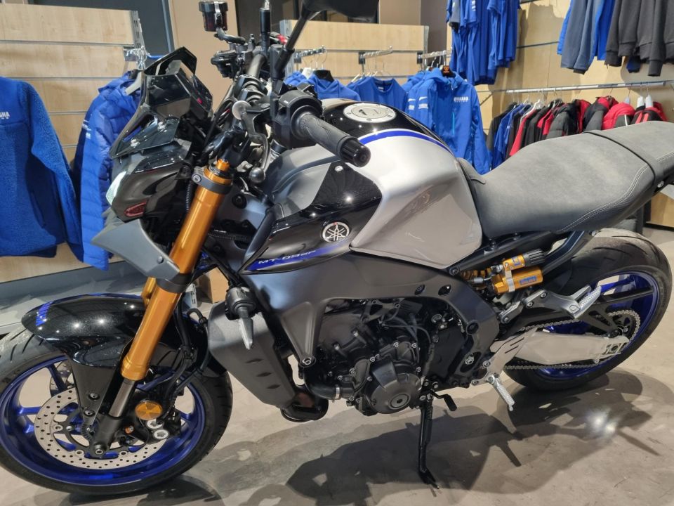 YAMAHA MT-09 SP 1