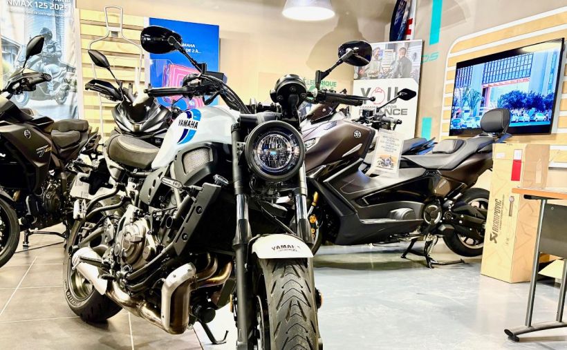 YAMAHA XSR 700 2