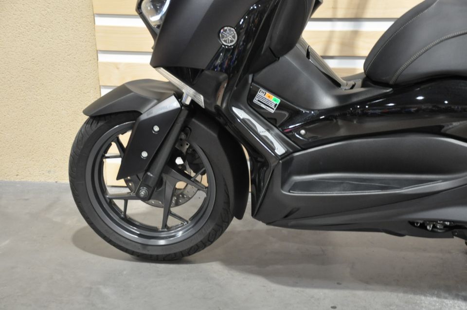 YAMAHA X-MAX 125 IRON MAX 8