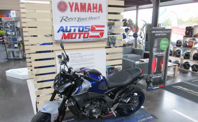 YAMAHA MT 09 1