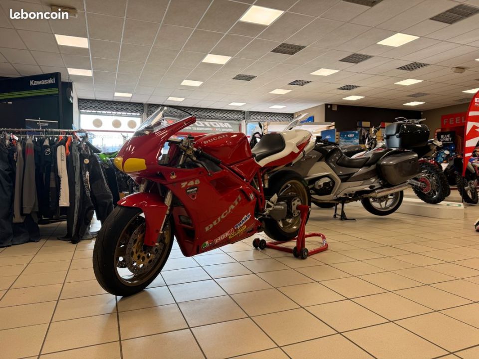 DUCATI 748 S 0