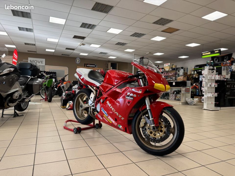 DUCATI 748 S 8