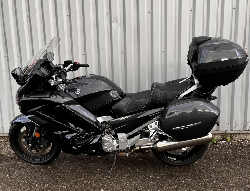 YAMAHA FJR 1300 AE 8