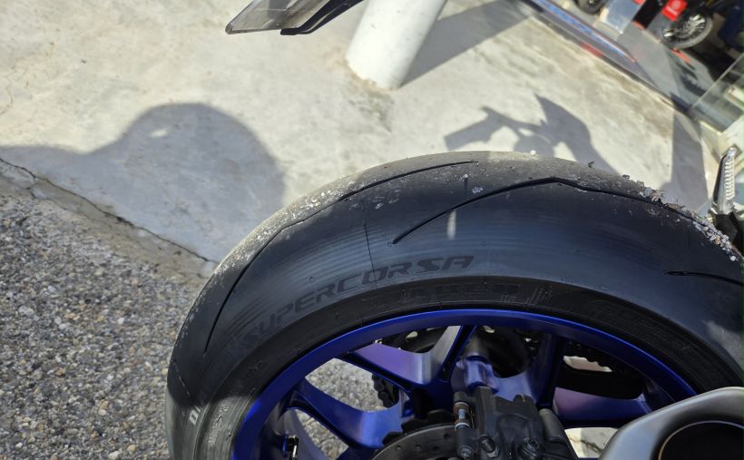 YAMAHA YZF 1000 R1 3