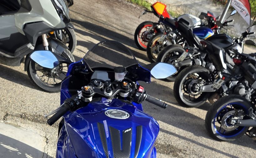 YAMAHA YZF 1000 R1 4