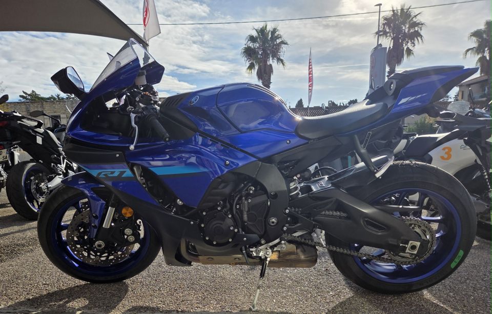 YAMAHA YZF 1000 R1 1
