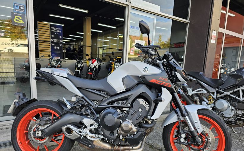 YAMAHA MT-09 0