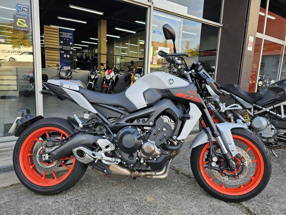 YAMAHA MT-09 0