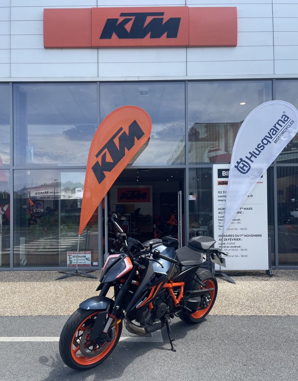 KTM 1290 SUPER DUKE R 26