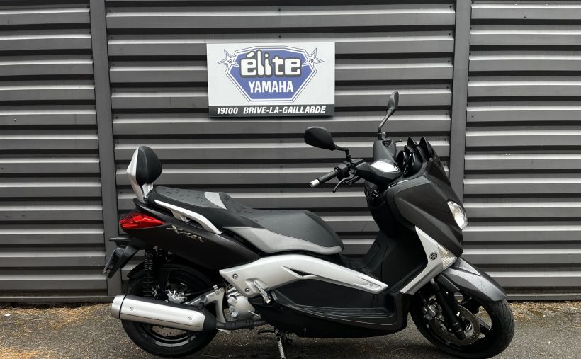 YAMAHA X-MAX 250 IRON 0