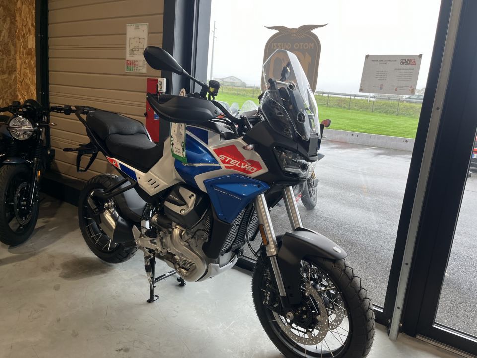 MOTO GUZZI STELVIO 1100 5