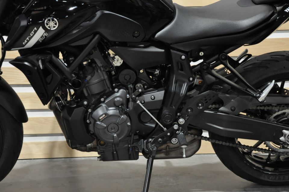 YAMAHA MT-07 (47.5CV) 9