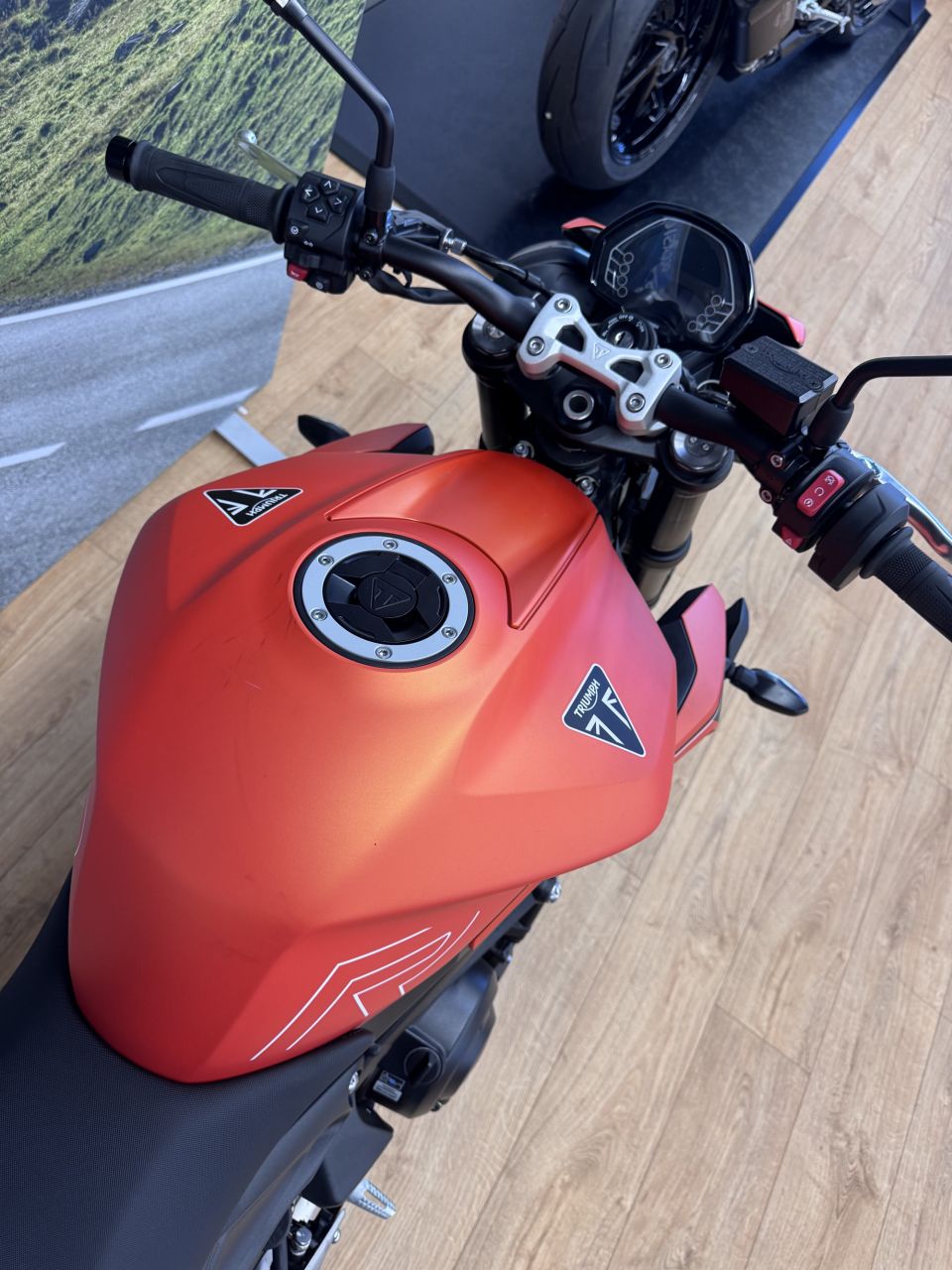 TRIUMPH STREET TRIPLE 765 R 4