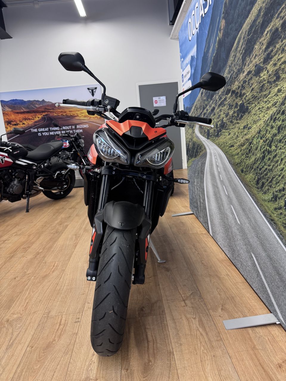 TRIUMPH STREET TRIPLE 765 R 2