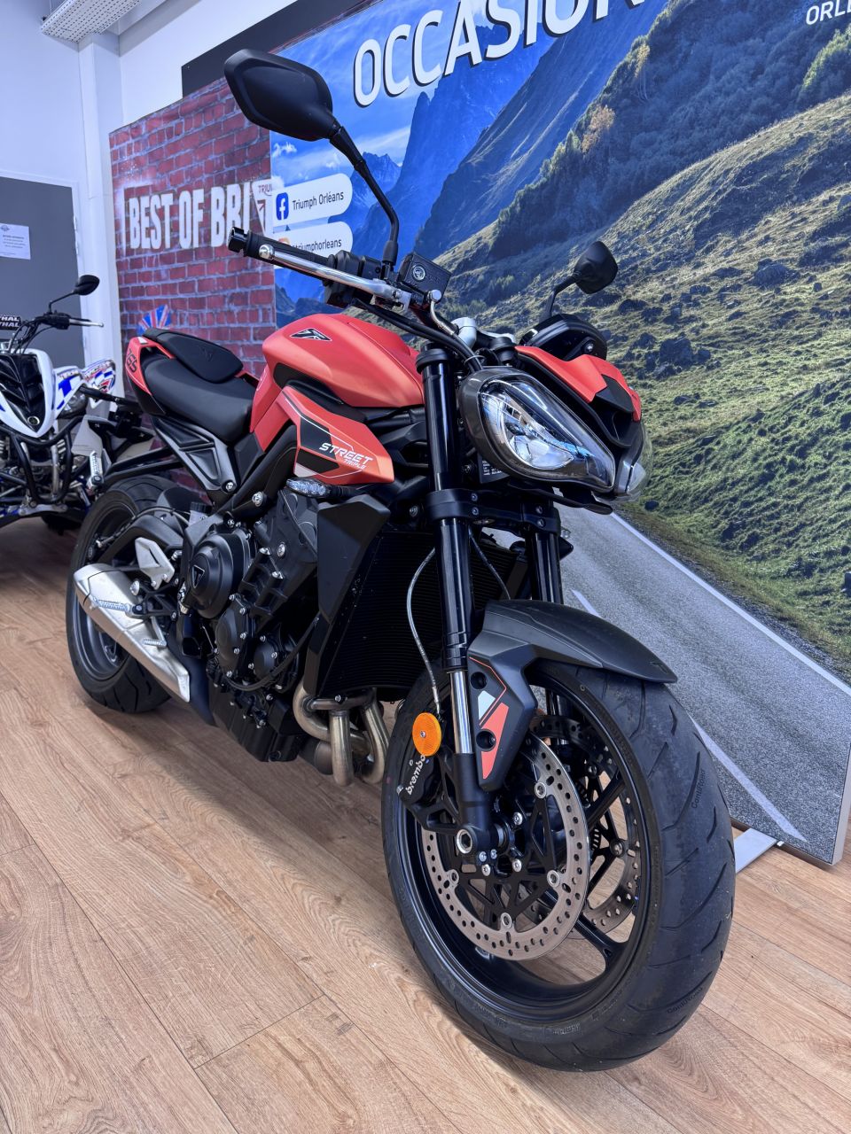 TRIUMPH STREET TRIPLE 765 R 6