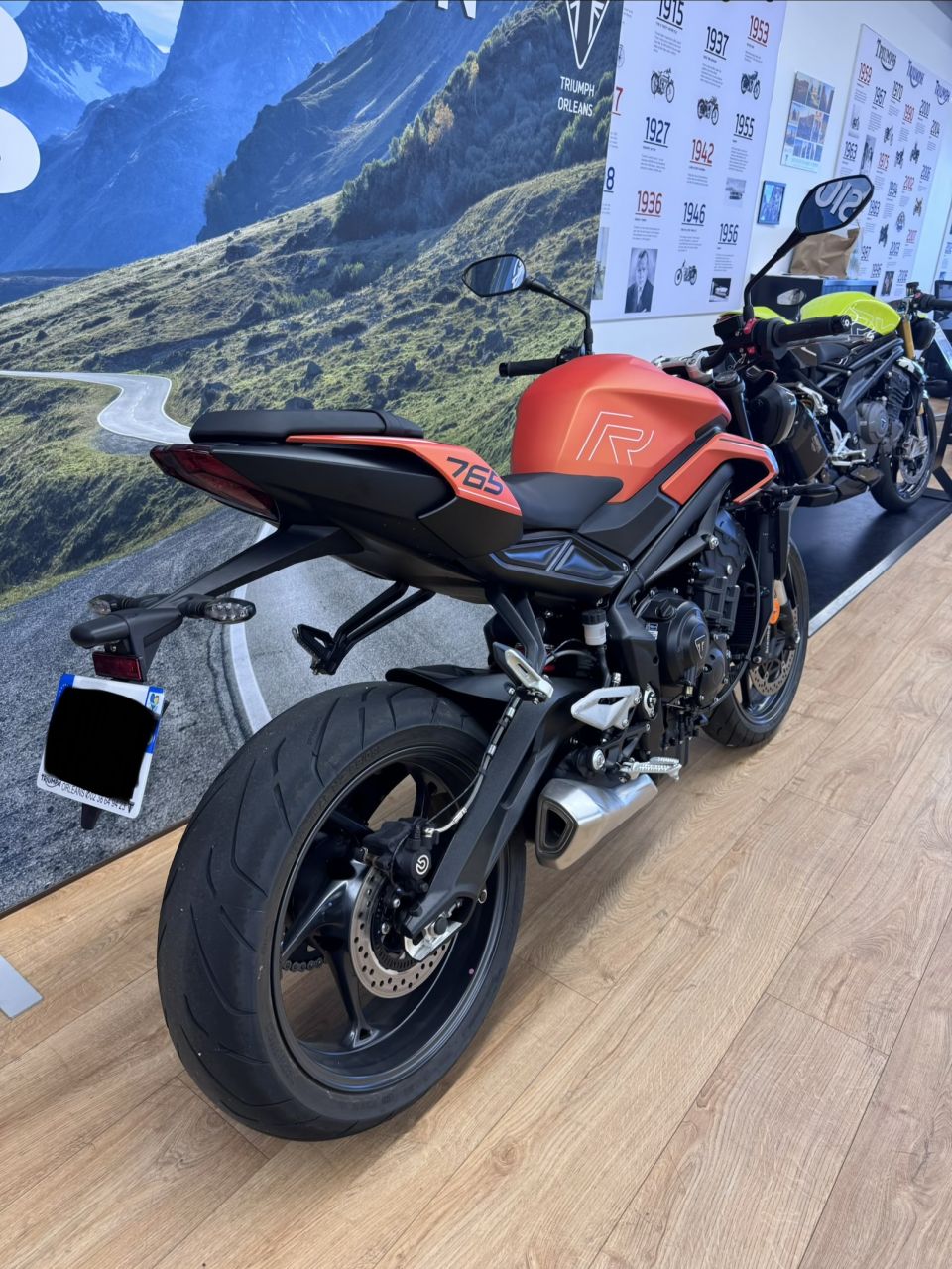 TRIUMPH STREET TRIPLE 765 R 8