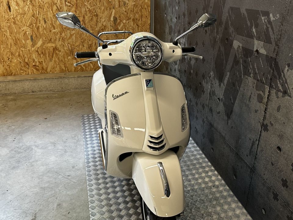 VESPA GTS 125IE SUPER 9