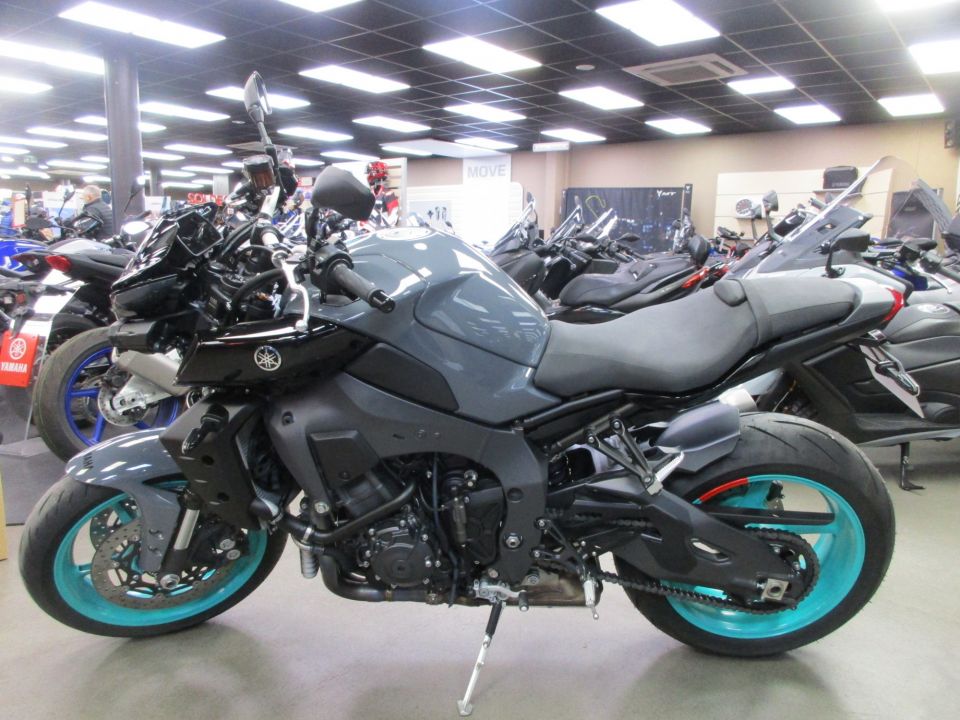 YAMAHA MT-10 0