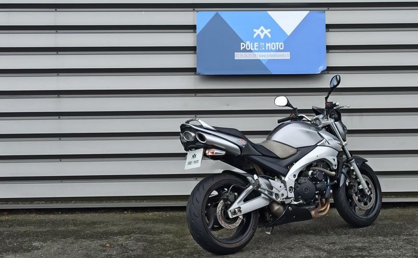 SUZUKI GSR 600 2