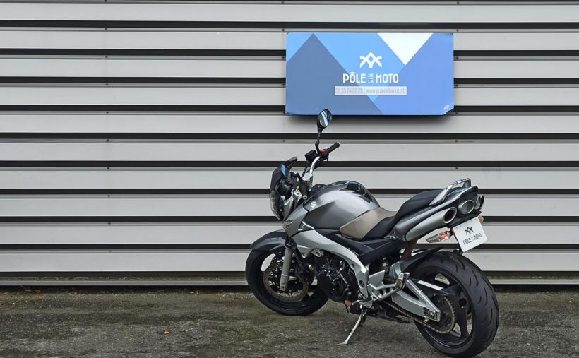SUZUKI GSR 600 4