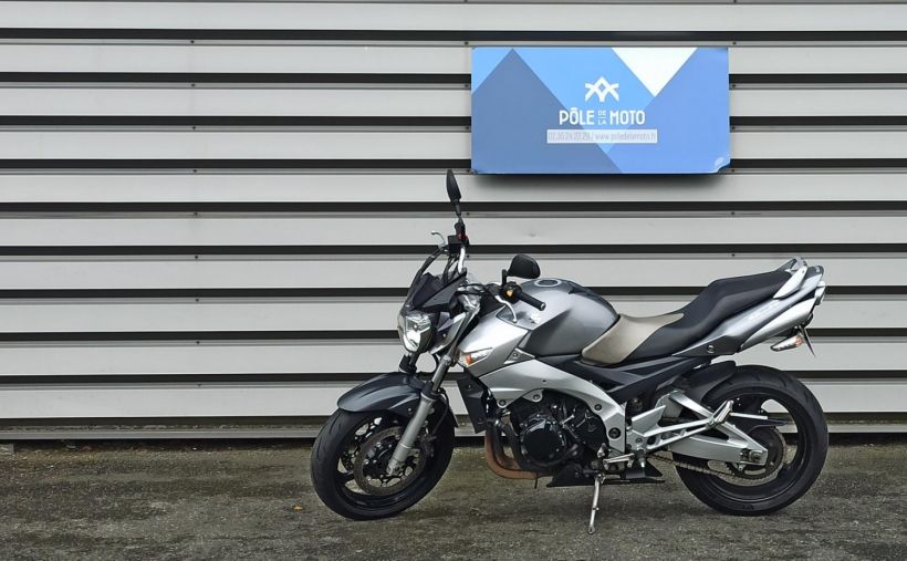 SUZUKI GSR 600 5