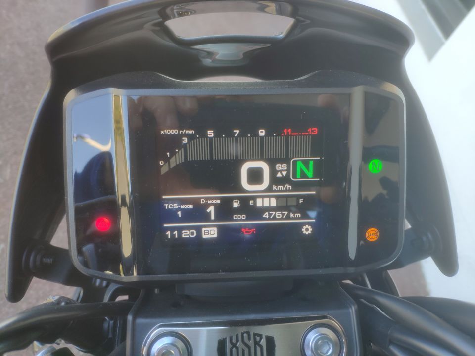 YAMAHA XSR 900 4
