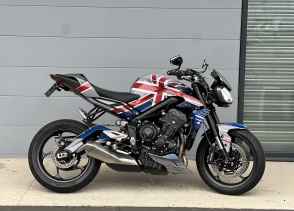 TRIUMPH STREET TRIPLE 765 R - 2023