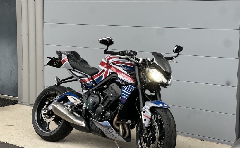 TRIUMPH STREET TRIPLE 765 R 1