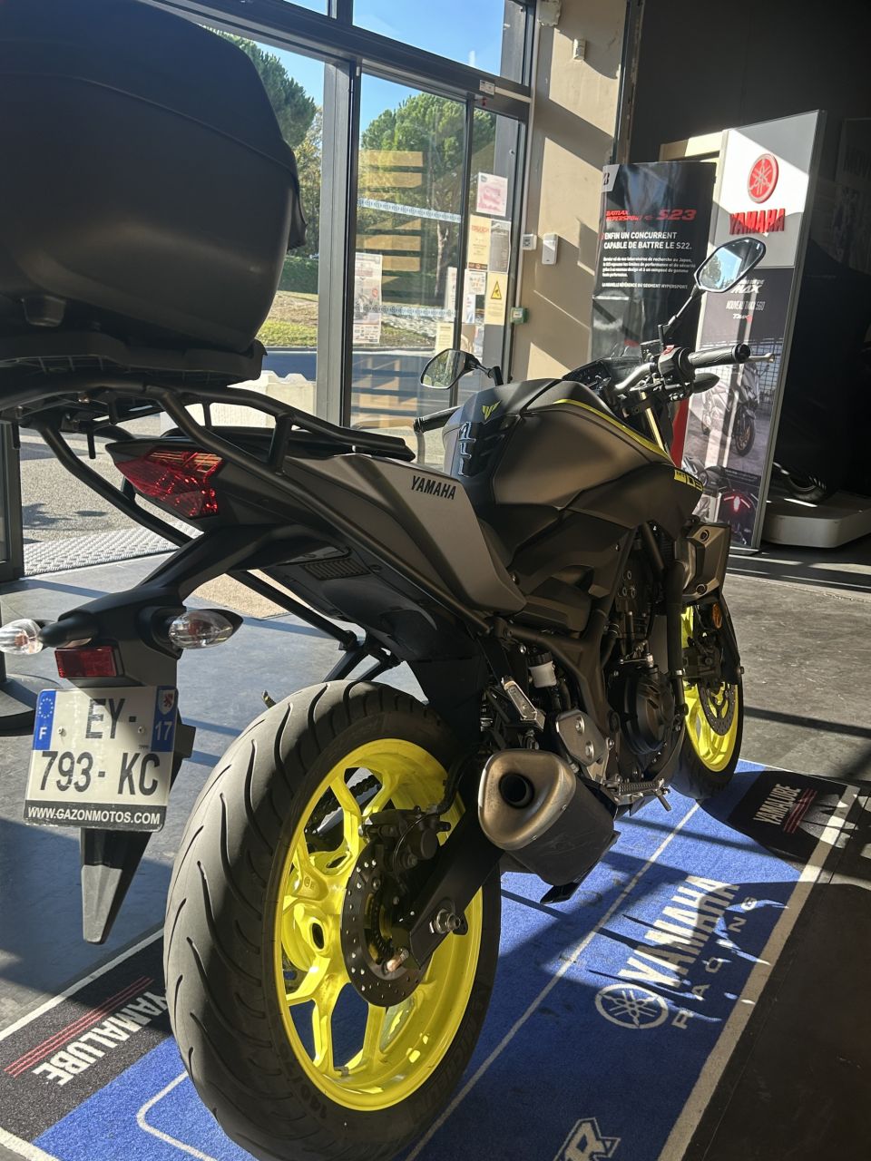 YAMAHA MT-03 2