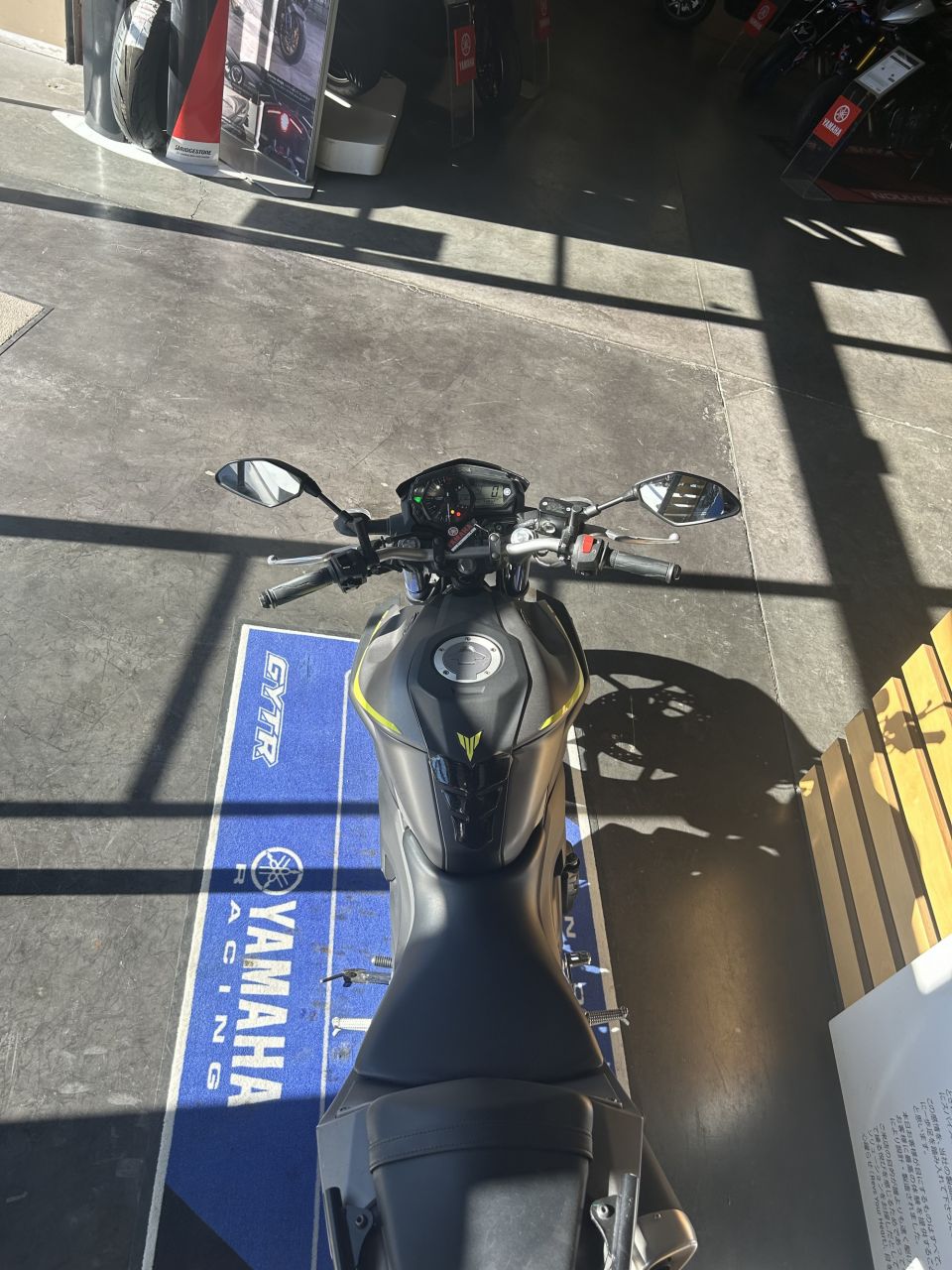 YAMAHA MT-03 4