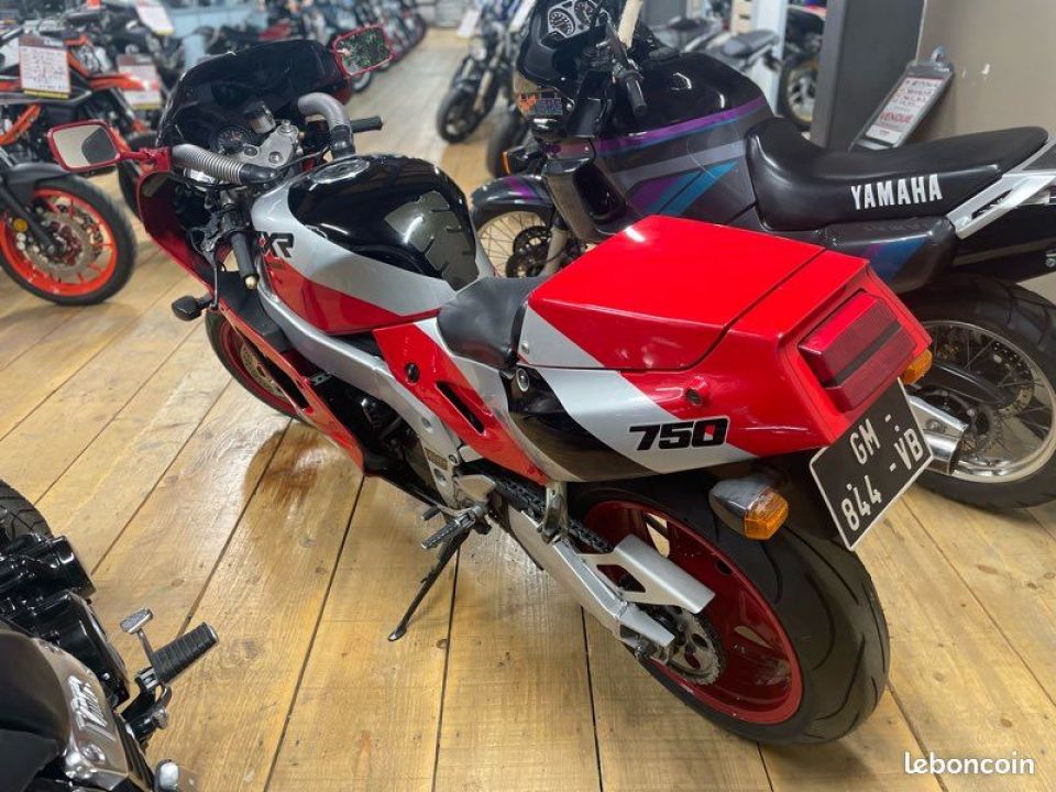 KAWASAKI ZXR 750 STINGER 20