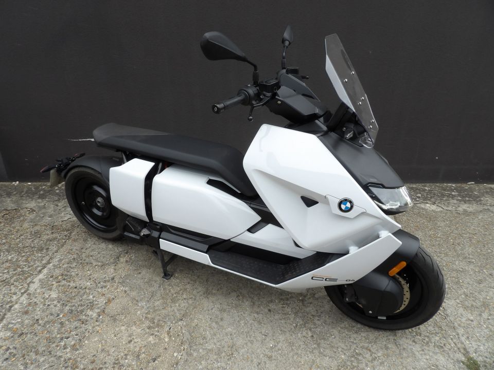 BMW CE 04 0