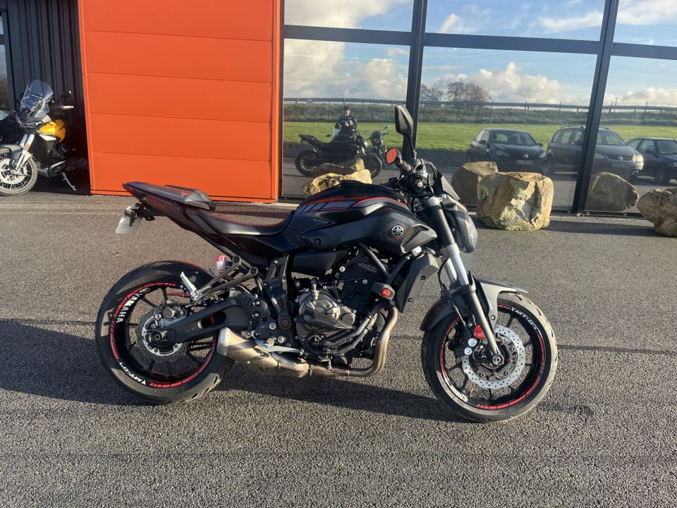 YAMAHA MT-07 5