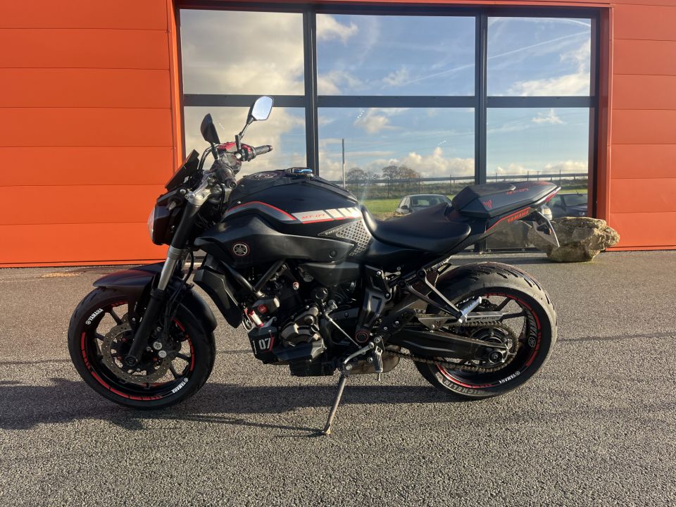 YAMAHA MT-07 10