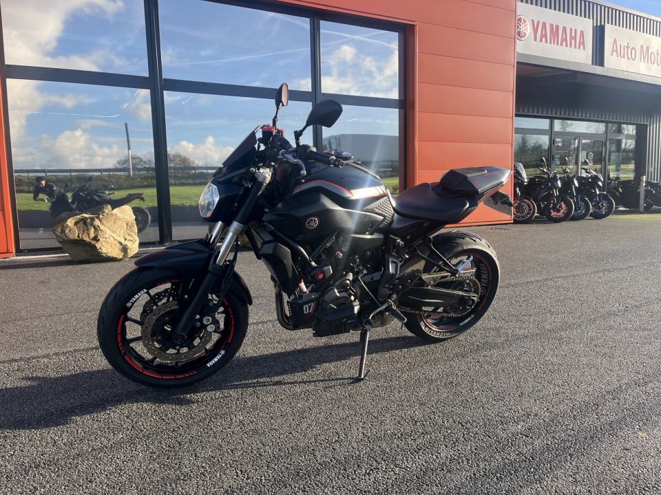 YAMAHA MT-07 15