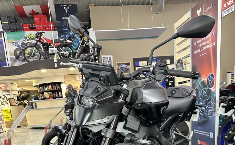 YAMAHA MT-09 Y-AMT 1
